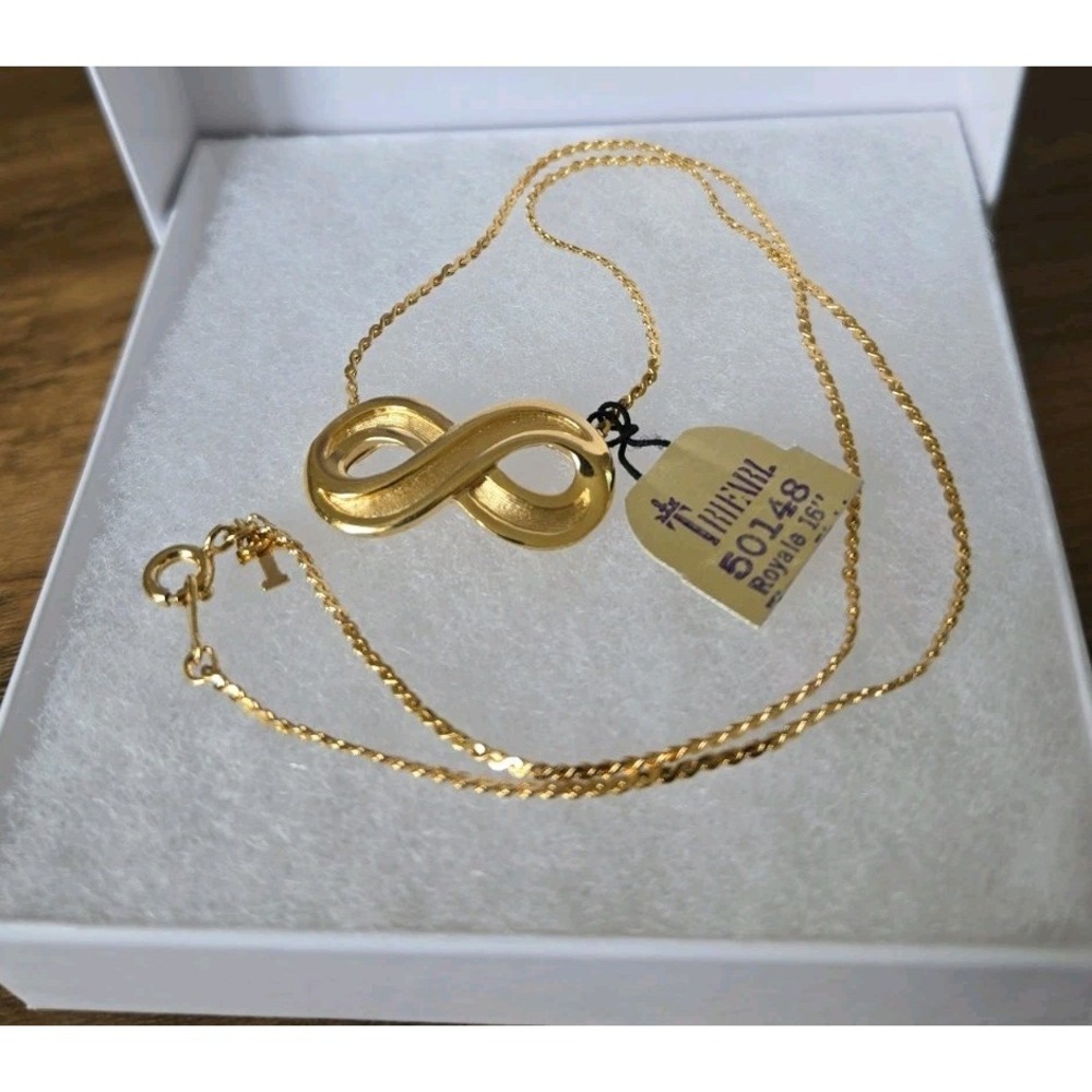 VTG CROWN TRIFARI Infinity Pendant /"T" Charm Gold-Tone Textured Necklace - RARE
